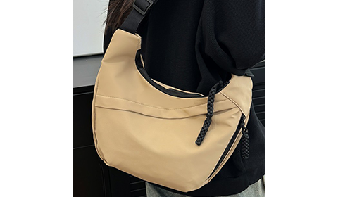 New Fashion Chest Bag Fashionable Large Capacity Shoulder  Handbag Unisex Convenient Causal Dumpling Sling Bag